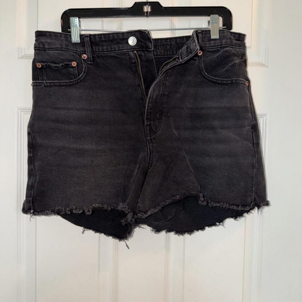 American Eagle Size 12 Black High Rise Denim Shorts Raw Hem Stretch